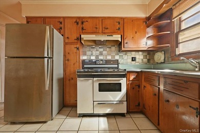 Cape Cod style detached home with 3/4 bedrooms and 1 full bath - photo 13