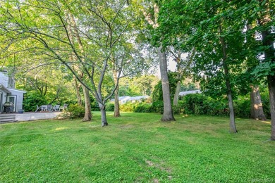 Welcome to this spacious and well-maintained 4-bedroom, 2.5-bath - photo 17