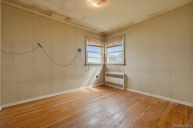 Cape Cod style detached home with 3/4 bedrooms and 1 full bath - photo 18