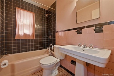 Cape Cod style detached home with 3/4 bedrooms and 1 full bath - photo 20