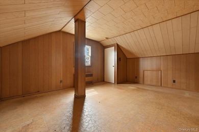 Cape Cod style detached home with 3/4 bedrooms and 1 full bath - photo 23