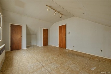 Cape Cod style detached home with 3/4 bedrooms and 1 full bath - photo 25