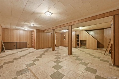 Cape Cod style detached home with 3/4 bedrooms and 1 full bath - photo 27