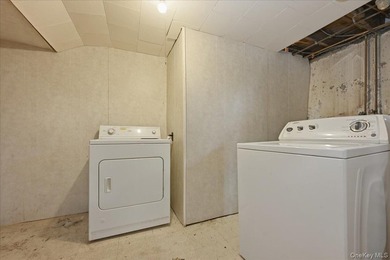Cape Cod style detached home with 3/4 bedrooms and 1 full bath - photo 30