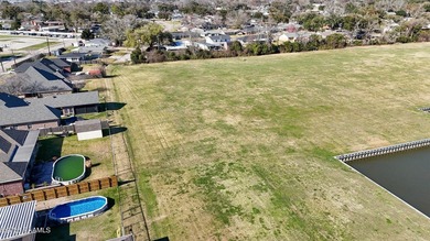 Prime waterfront lot ready for your dream home! Enjoy beautiful - photo 3
