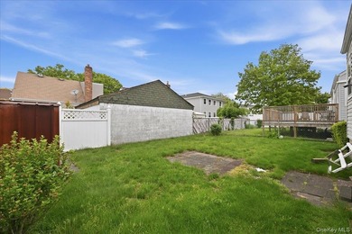 Cape Cod style detached home with 3/4 bedrooms and 1 full bath - photo 34