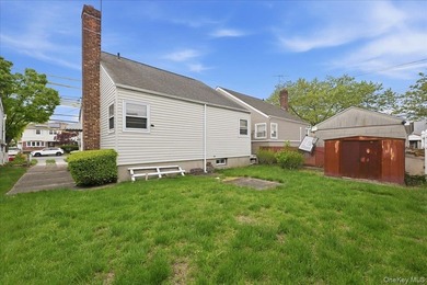 Cape Cod style detached home with 3/4 bedrooms and 1 full bath - photo 35