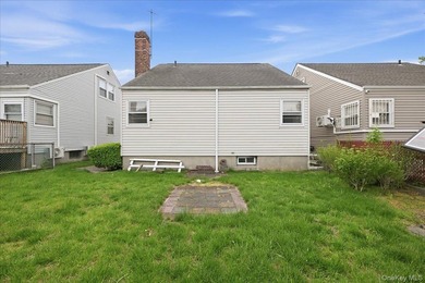 Cape Cod style detached home with 3/4 bedrooms and 1 full bath - photo 36