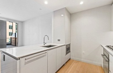 Welcome to a stunning one-bedroom residence at Echelon Seaport - photo 5