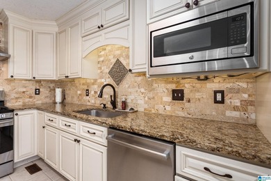 Beautifully updated 4 bedroom, 2.5 bathroom home on a large - photo 13
