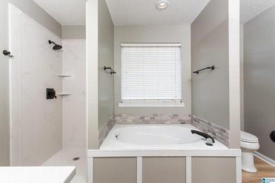Beautifully updated 4 bedroom, 2.5 bathroom home on a large - photo 24