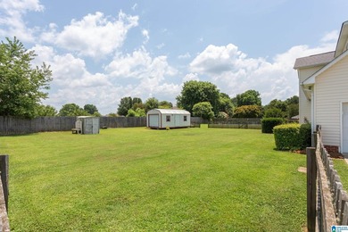 Beautifully updated 4 bedroom, 2.5 bathroom home on a large - photo 38
