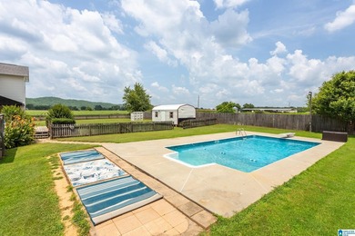 Beautifully updated 4 bedroom, 2.5 bathroom home on a large - photo 43