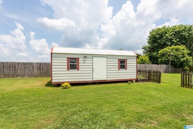 Beautifully updated 4 bedroom, 2.5 bathroom home on a large - photo 47