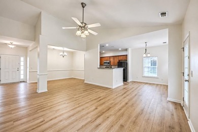 Immaculate, move-in-ready 1-story open-plan home with 2-car - photo 11