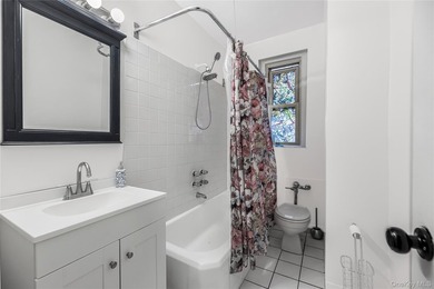 Step into this well designed 1 bed, 1 bath home with hardwood - photo 12