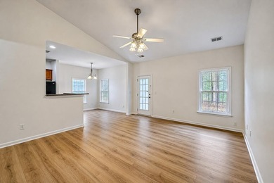 Immaculate, move-in-ready 1-story open-plan home with 2-car - photo 14