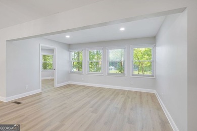 Just in time for summer! Dive into lakeside luxury at its finest - photo 14