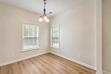 Immaculate, move-in-ready 1-story open-plan home with 2-car - photo 16