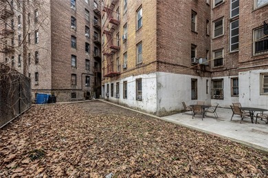 Step into this well designed 1 bed, 1 bath home with hardwood - photo 16