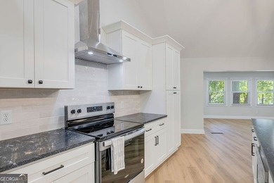 Just in time for summer! Dive into lakeside luxury at its finest - photo 17