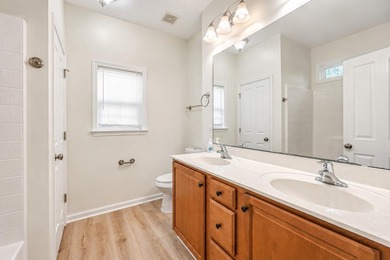 Immaculate, move-in-ready 1-story open-plan home with 2-car - photo 18
