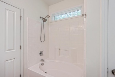 Immaculate, move-in-ready 1-story open-plan home with 2-car - photo 19