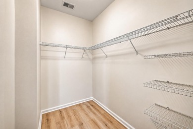 Immaculate, move-in-ready 1-story open-plan home with 2-car - photo 20