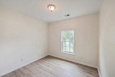 Immaculate, move-in-ready 1-story open-plan home with 2-car - photo 21
