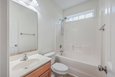Immaculate, move-in-ready 1-story open-plan home with 2-car - photo 22