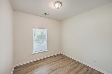 Immaculate, move-in-ready 1-story open-plan home with 2-car - photo 23
