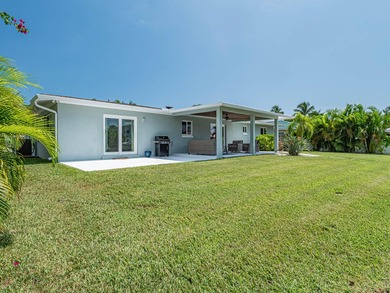 Welcome to this waterfront single-story residence in Coral Cove - photo 25