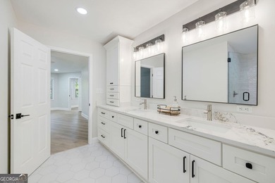 Just in time for summer! Dive into lakeside luxury at its finest - photo 28