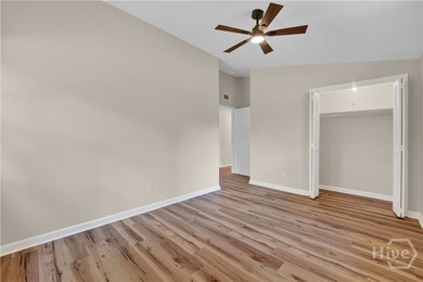 What a STUNNING transformation! Completley renovated 3 bedroom - photo 31