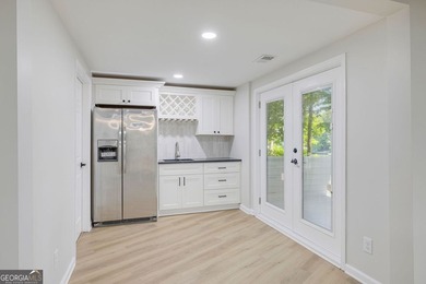 Just in time for summer! Dive into lakeside luxury at its finest - photo 32