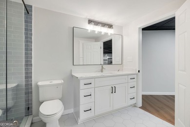 Just in time for summer! Dive into lakeside luxury at its finest - photo 36