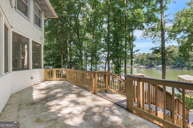 Just in time for summer! Dive into lakeside luxury at its finest - photo 40