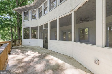 Just in time for summer! Dive into lakeside luxury at its finest - photo 41