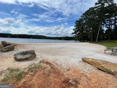 Just in time for summer! Dive into lakeside luxury at its finest - photo 48