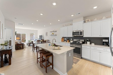 Great Greer location in Blue Ridge Cottages, right off Lake - photo 7