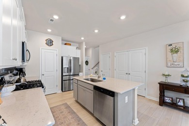 Great Greer location in Blue Ridge Cottages, right off Lake - photo 9