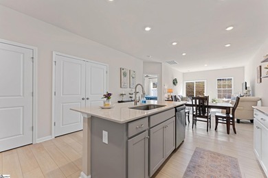 Great Greer location in Blue Ridge Cottages, right off Lake - photo 10
