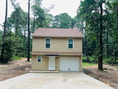 Custom built home located only blocks from Toledo Bend Lake. - Lake Home For Sale in Hemphill, Texas