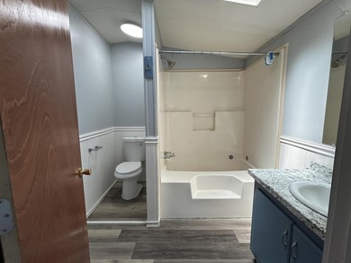 Just enough! 1998 Skyline single wide mobile home, two bedrooms - photo 17