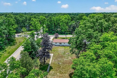 Built in 1955 and loved by the same family, this charming - photo 25