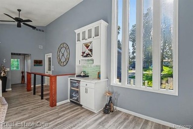 Discover the perfect blend of timeless mid-century modern design - photo 11