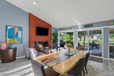 Discover the perfect blend of timeless mid-century modern design - photo 13