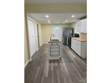 Charming and completely updated 3-bedroom, 2-bath cottage-style - photo 7