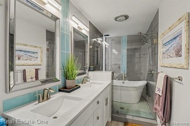 Discover the perfect blend of timeless mid-century modern design - photo 18