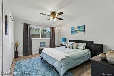 Discover the perfect blend of timeless mid-century modern design - photo 19